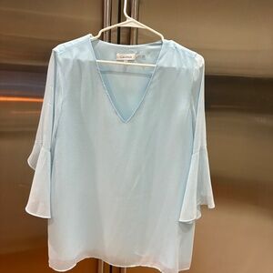 CALVIN KLEIN V-NECK FLOWY PALE BLUE TOP SIZE L